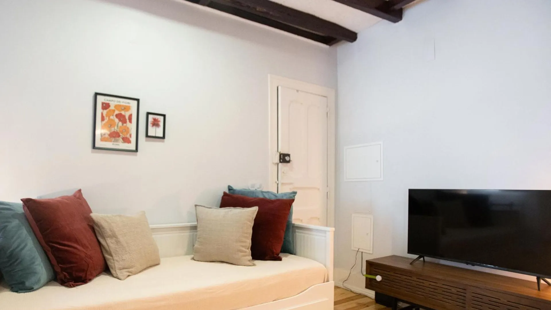Charming 3-Bedroom Retreat In The Heart Of Lisbon 0*,  Portugal