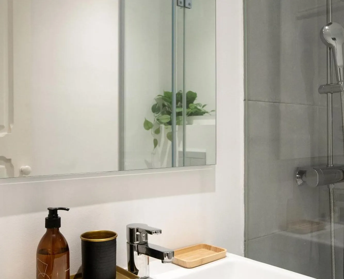 Apartment Charming 3-Bedroom Retreat In The Heart Of Lisbon Portugal