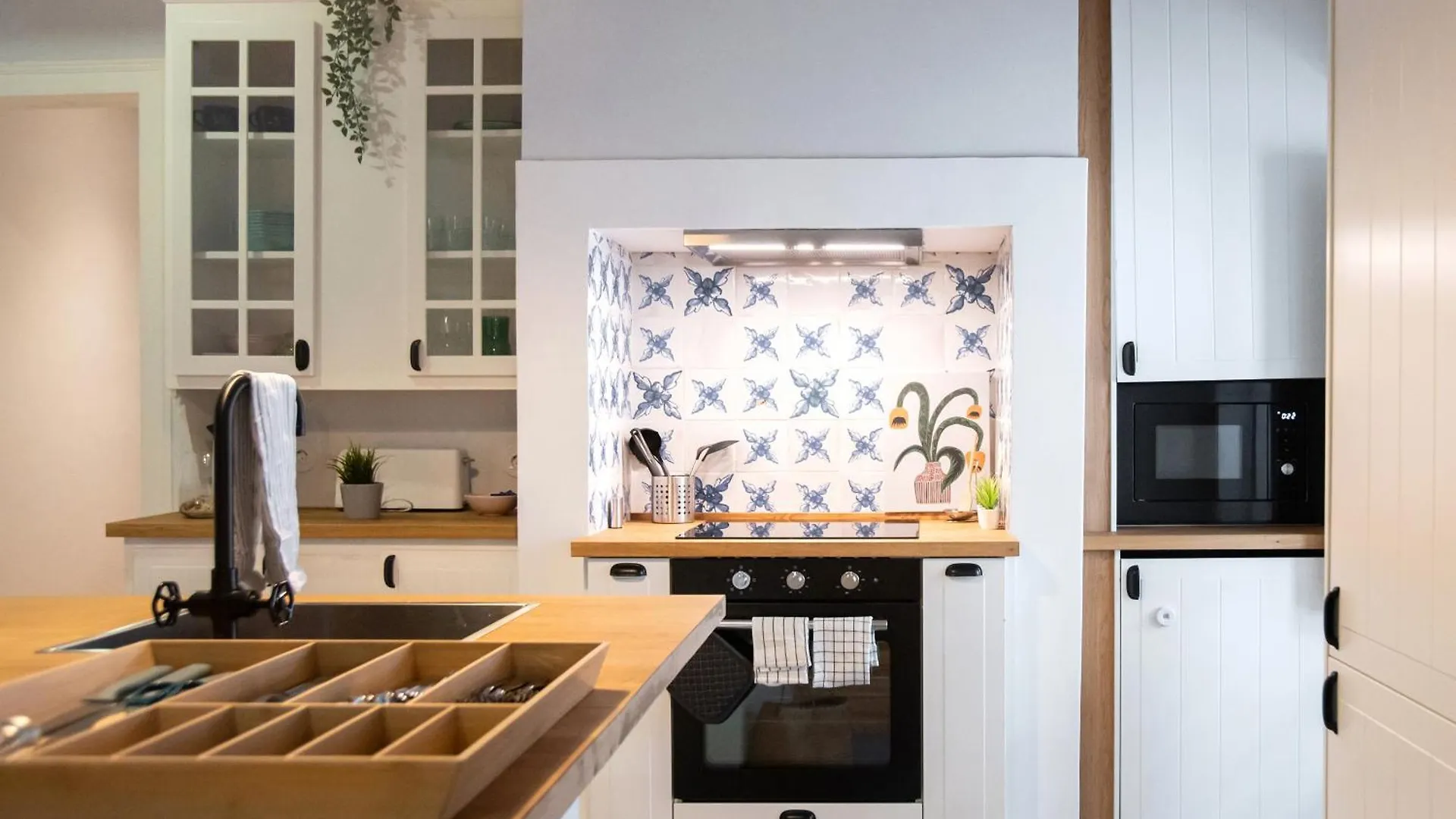 Apartment Charming 3-Bedroom Retreat In The Heart Of Lisbon Portugal