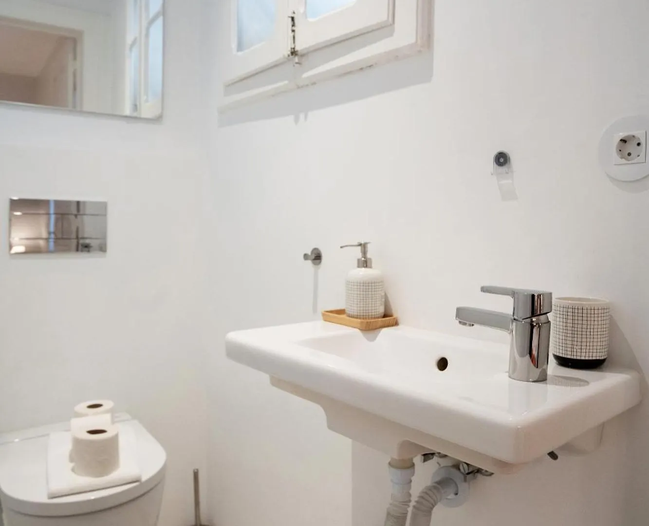 Charming 3-Bedroom Retreat In The Heart Of Lisbon Apartment